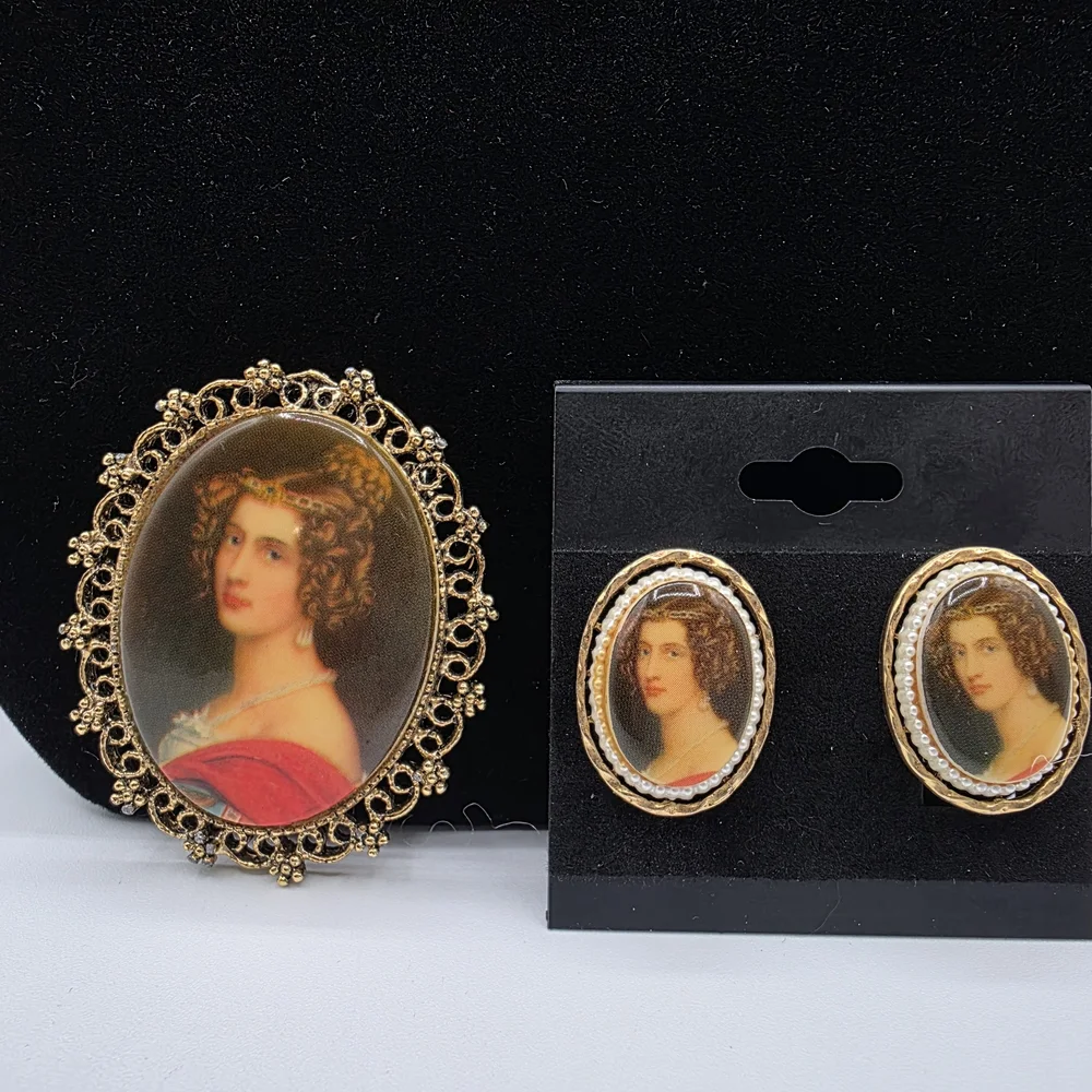 Vintage Signed ART Portrait Brooch Or Pendent and Coordinating Earring Set